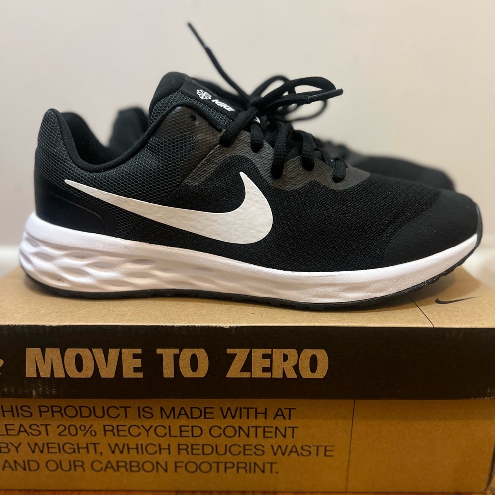 Nike Revolution